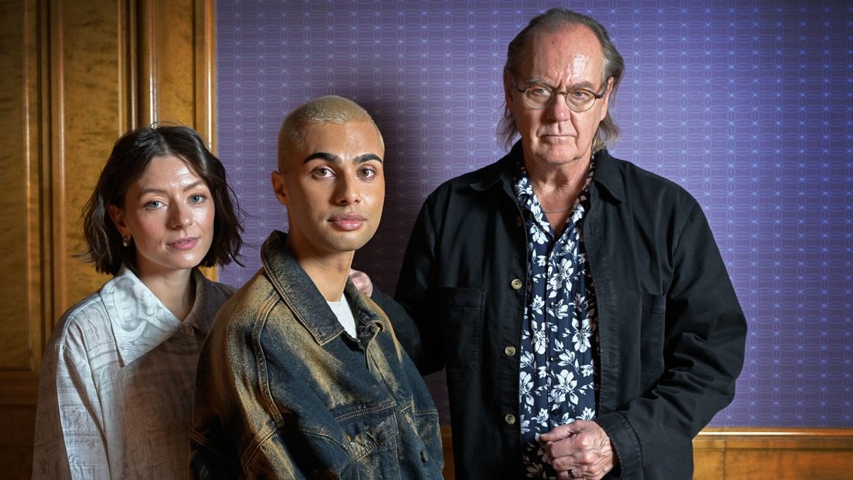 Regissören Erika Calmeyer, huvudrollsinnehavaren William Spetz och skådespelaren Peter Haber är aktuella med Netflix nya serie Tore.