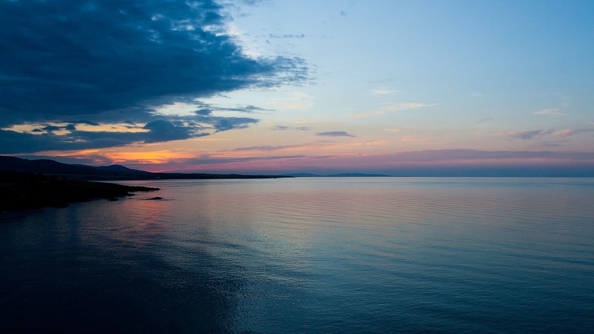 Morgonljus över havet.