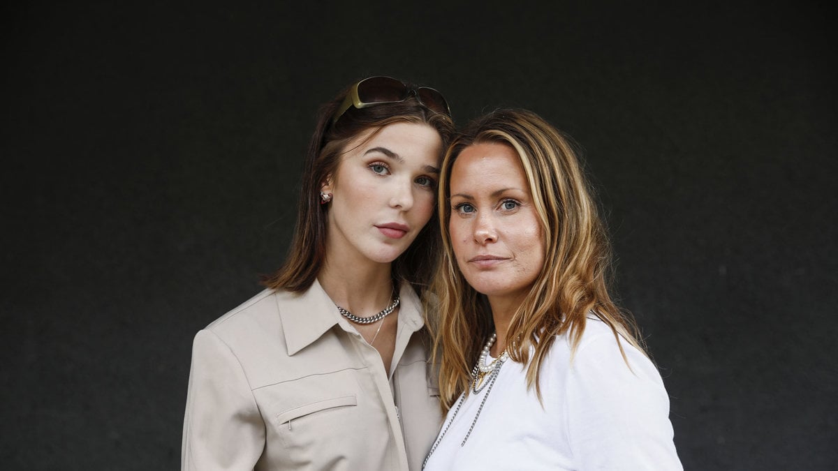 Julia Hevéus och Therese Lundberg medverkar i Gaslight.