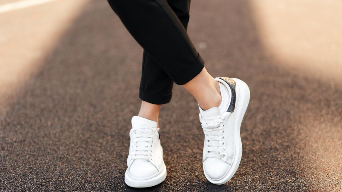 Snygga sneakers till våren – från klassiska till trendiga modeller.